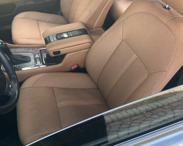 Черный БМВ 7 Серия, объемом двигателя 4.4 л и пробегом 380 тыс. км за 5000 $, фото 5 на Automoto.ua