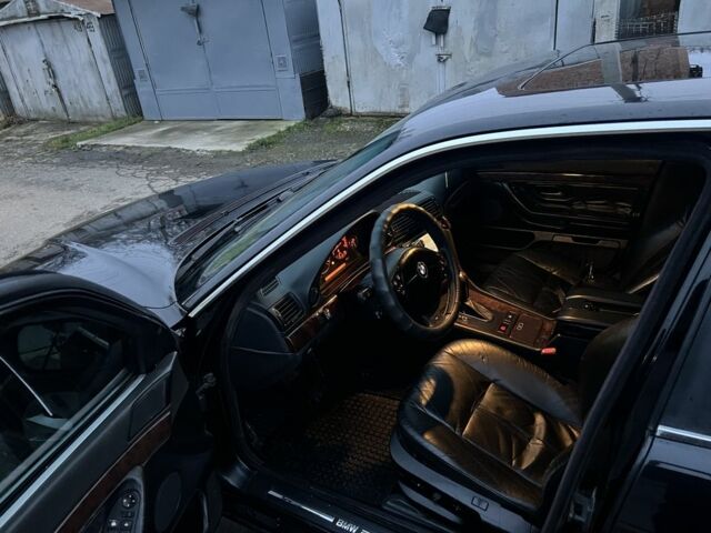 Черный БМВ 7 Серия, объемом двигателя 4.4 л и пробегом 300 тыс. км за 3650 $, фото 4 на Automoto.ua