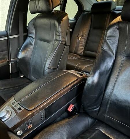 Черный БМВ 7 Серия, объемом двигателя 4.4 л и пробегом 200 тыс. км за 3500 $, фото 2 на Automoto.ua