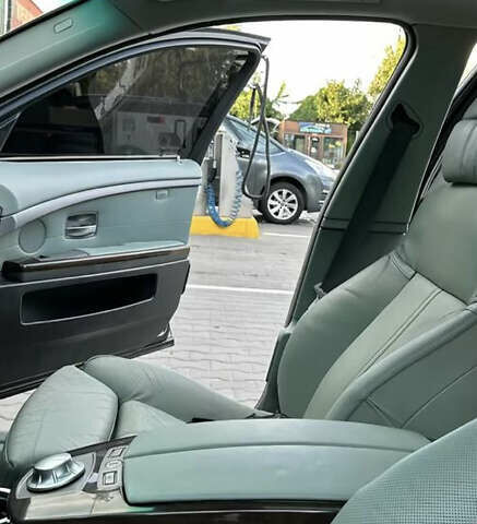 Чорний БМВ 7 Серія, об'ємом двигуна 4.4 л та пробігом 380 тис. км за 6200 $, фото 8 на Automoto.ua
