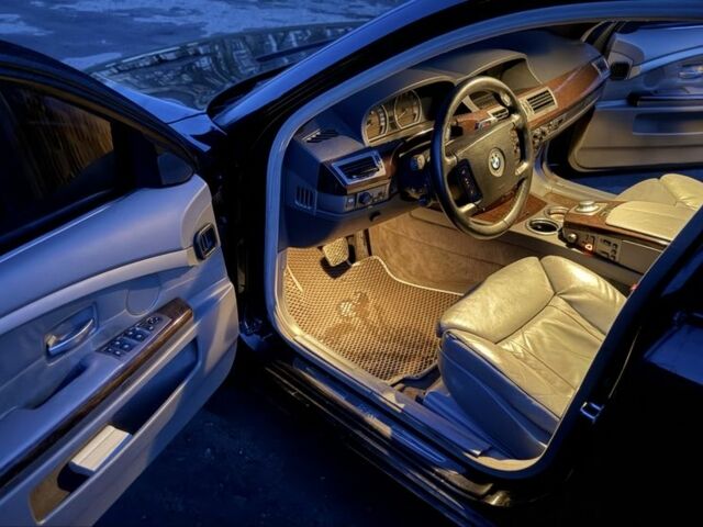 Черный БМВ 7 Серия, объемом двигателя 4.4 л и пробегом 411 тыс. км за 4600 $, фото 1 на Automoto.ua