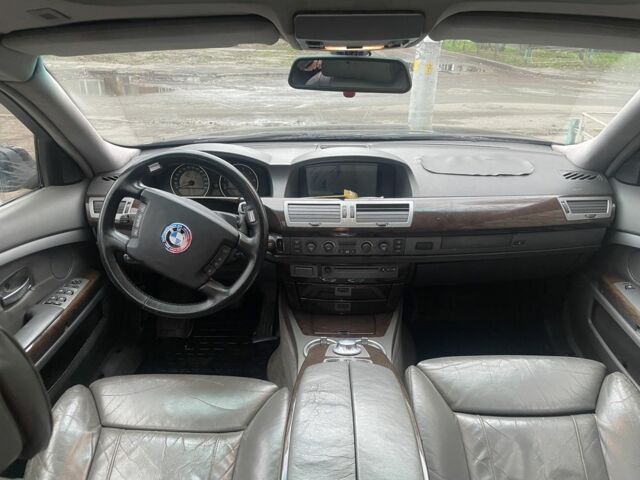 Черный БМВ 7 Серия, объемом двигателя 4.4 л и пробегом 320 тыс. км за 4000 $, фото 6 на Automoto.ua