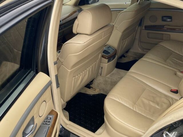 Черный БМВ 7 Серия, объемом двигателя 4.8 л и пробегом 310 тыс. км за 5500 $, фото 7 на Automoto.ua