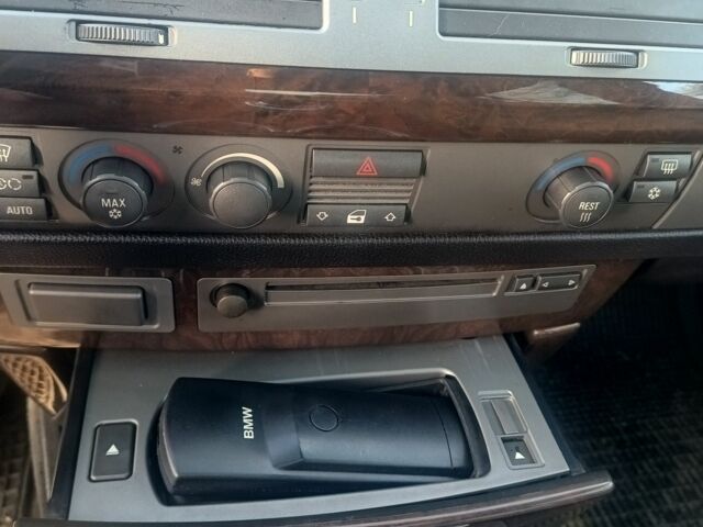 Чорний БМВ 7 Серія, об'ємом двигуна 4 л та пробігом 388 тис. км за 2000 $, фото 20 на Automoto.ua