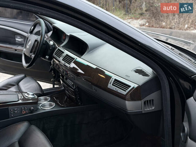 Чорний БМВ 7 Серія, об'ємом двигуна 4.5 л та пробігом 262 тис. км за 3999 $, фото 16 на Automoto.ua