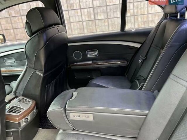 Черный БМВ 7 Серия, объемом двигателя 4.5 л и пробегом 246 тыс. км за 5400 $, фото 6 на Automoto.ua