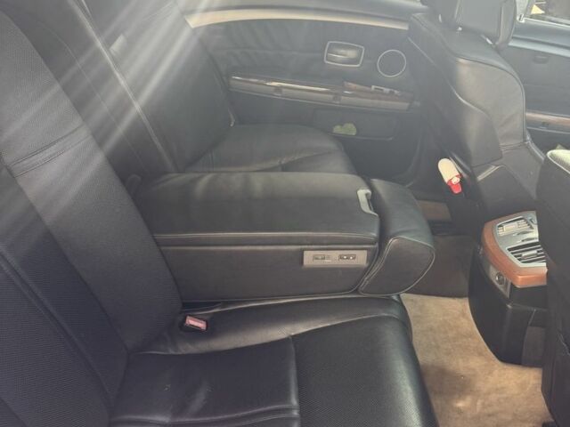 Черный БМВ 7 Серия, объемом двигателя 3 л и пробегом 400 тыс. км за 2500 $, фото 5 на Automoto.ua