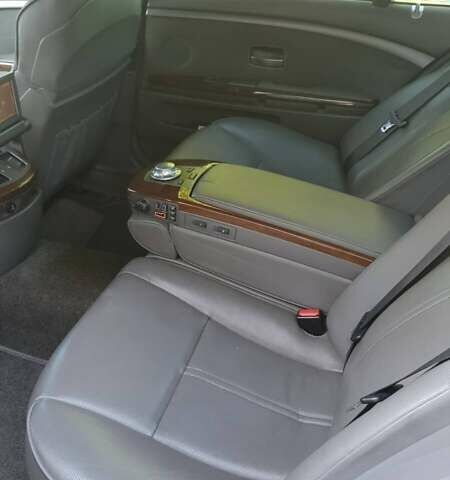 Черный БМВ 7 Серия, объемом двигателя 4.4 л и пробегом 250 тыс. км за 5500 $, фото 3 на Automoto.ua