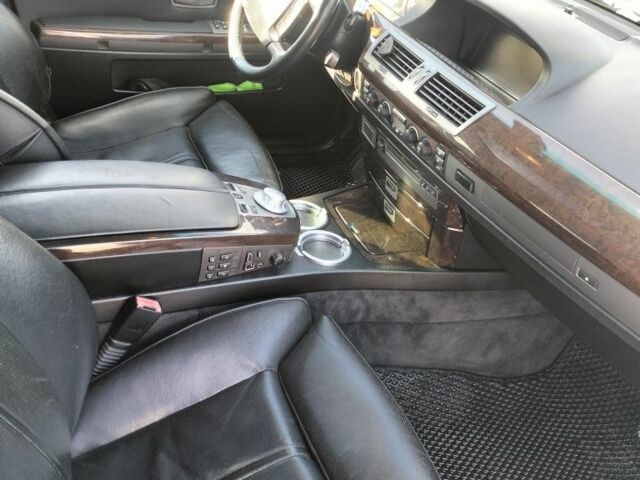 Черный БМВ 7 Серия, объемом двигателя 4.4 л и пробегом 240 тыс. км за 7000 $, фото 6 на Automoto.ua