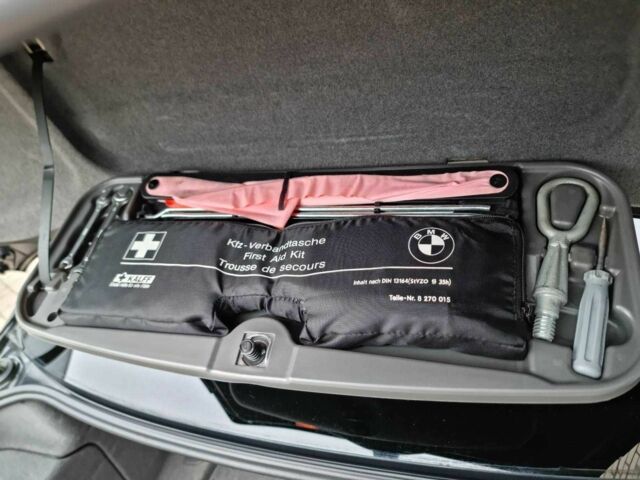 Чорний БМВ 7 Серія, об'ємом двигуна 3 л та пробігом 260 тис. км за 10900 $, фото 22 на Automoto.ua