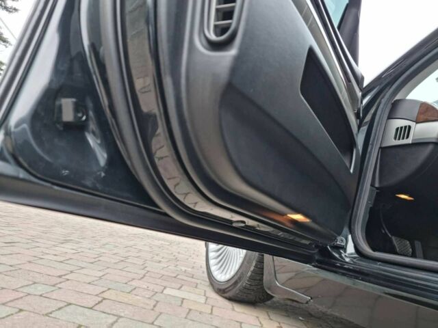 Чорний БМВ 7 Серія, об'ємом двигуна 3 л та пробігом 260 тис. км за 10900 $, фото 17 на Automoto.ua