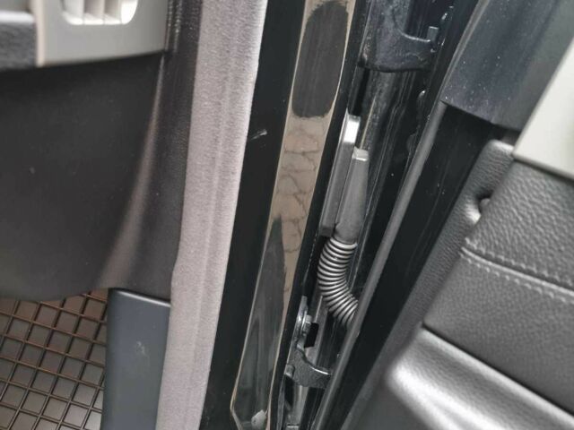 Чорний БМВ 7 Серія, об'ємом двигуна 3 л та пробігом 260 тис. км за 10900 $, фото 18 на Automoto.ua