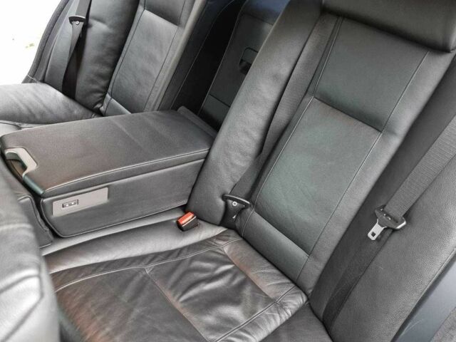 Чорний БМВ 7 Серія, об'ємом двигуна 3 л та пробігом 260 тис. км за 10900 $, фото 16 на Automoto.ua