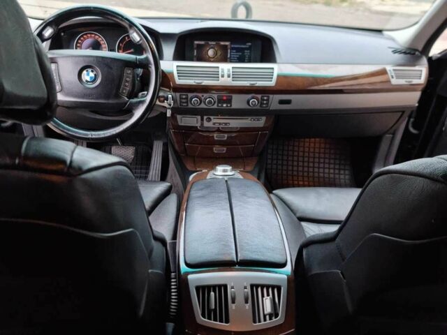 Чорний БМВ 7 Серія, об'ємом двигуна 3 л та пробігом 260 тис. км за 10900 $, фото 11 на Automoto.ua