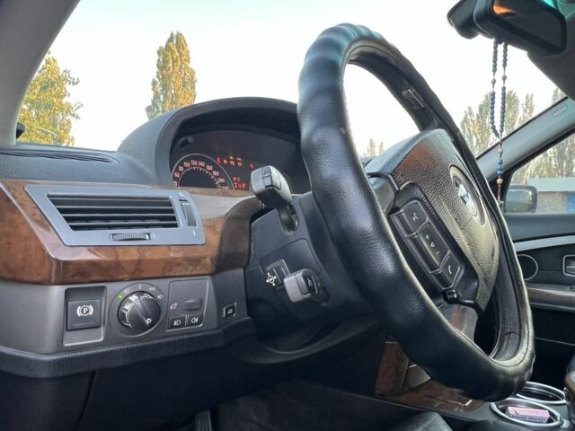 Черный БМВ 7 Серия, объемом двигателя 3 л и пробегом 200 тыс. км за 5000 $, фото 16 на Automoto.ua