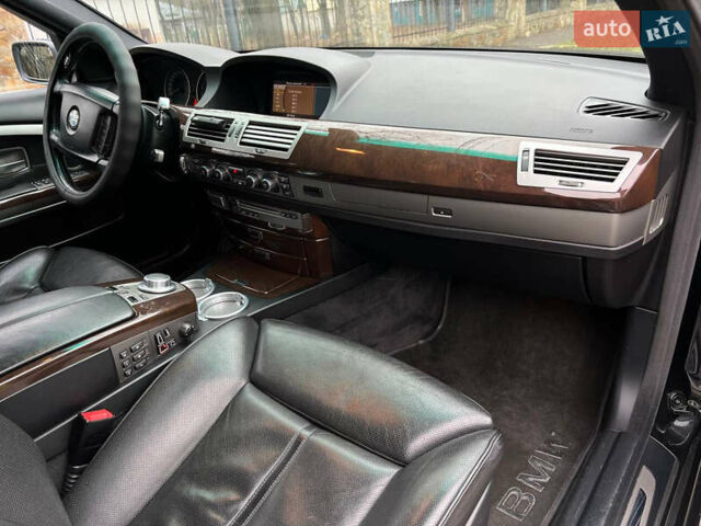 Черный БМВ 7 Серия, объемом двигателя 4.8 л и пробегом 215 тыс. км за 5999 $, фото 5 на Automoto.ua