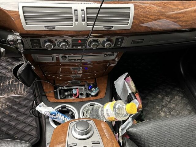 Чорний БМВ 7 Серія, об'ємом двигуна 3 л та пробігом 280 тис. км за 9800 $, фото 6 на Automoto.ua