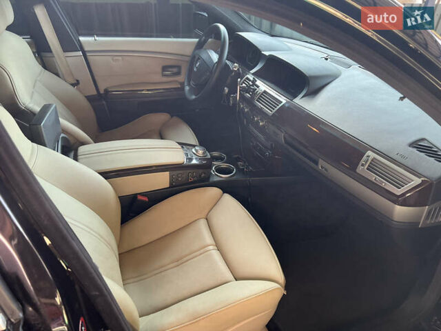 Черный БМВ 7 Серия, объемом двигателя 4.8 л и пробегом 278 тыс. км за 10500 $, фото 13 на Automoto.ua