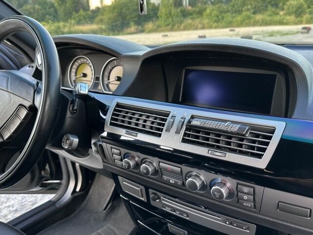 Чорний БМВ 7 Серія, об'ємом двигуна 4.8 л та пробігом 205 тис. км за 10000 $, фото 11 на Automoto.ua