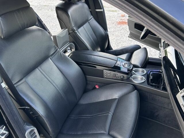 Чорний БМВ 7 Серія, об'ємом двигуна 4.8 л та пробігом 205 тис. км за 10000 $, фото 14 на Automoto.ua