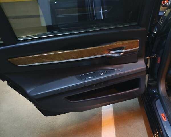 Черный БМВ 7 Серия, объемом двигателя 4.4 л и пробегом 276 тыс. км за 9300 $, фото 4 на Automoto.ua