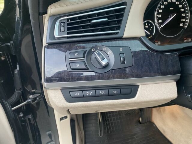 Черный БМВ 7 Серия, объемом двигателя 4.4 л и пробегом 200 тыс. км за 9600 $, фото 5 на Automoto.ua