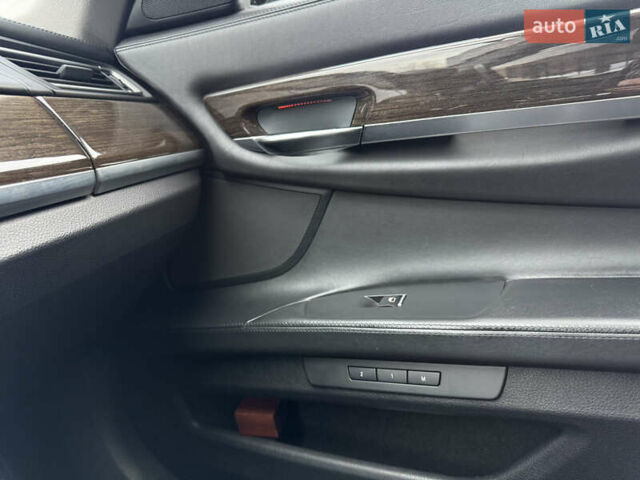 Чорний БМВ 7 Серія, об'ємом двигуна 2.98 л та пробігом 207 тис. км за 13999 $, фото 33 на Automoto.ua
