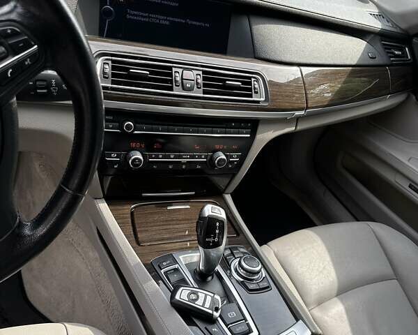 Черный БМВ 7 Серия, объемом двигателя 2.99 л и пробегом 311 тыс. км за 14300 $, фото 13 на Automoto.ua