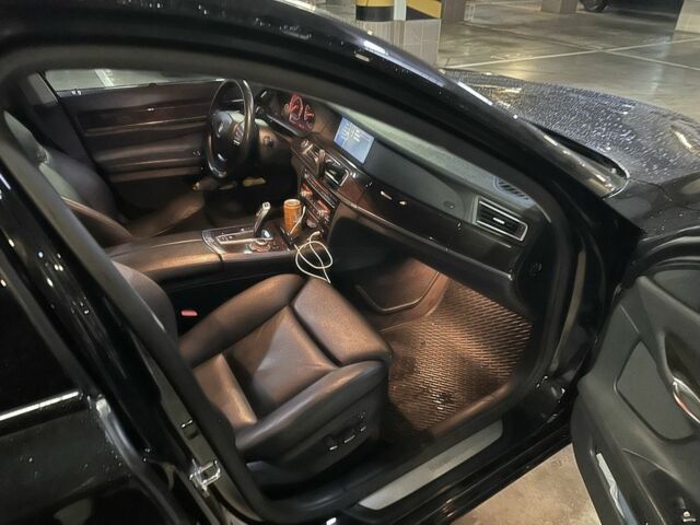 Черный БМВ 7 Серия, объемом двигателя 3 л и пробегом 300 тыс. км за 17000 $, фото 2 на Automoto.ua