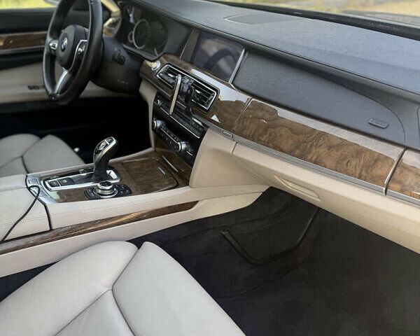 Черный БМВ 7 Серия, объемом двигателя 2.99 л и пробегом 390 тыс. км за 14000 $, фото 12 на Automoto.ua