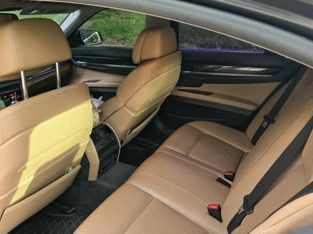 Черный БМВ 7 Серия, объемом двигателя 3 л и пробегом 271 тыс. км за 14800 $, фото 3 на Automoto.ua