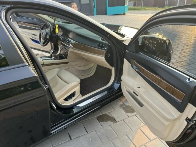 Черный БМВ 7 Серия, объемом двигателя 4.4 л и пробегом 300 тыс. км за 9500 $, фото 7 на Automoto.ua