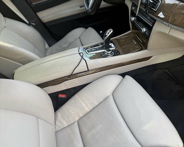 Черный БМВ 7 Серия, объемом двигателя 2.99 л и пробегом 390 тыс. км за 14000 $, фото 13 на Automoto.ua