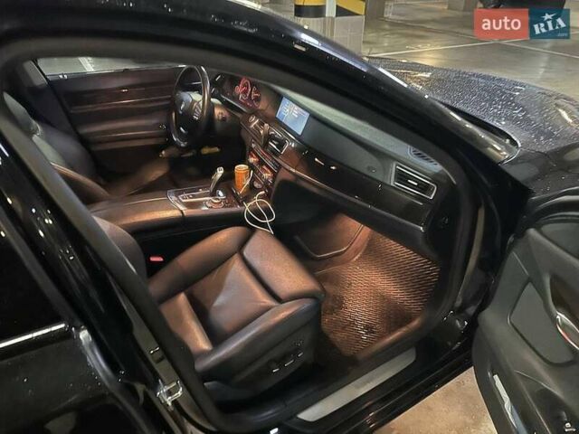 Черный БМВ 7 Серия, объемом двигателя 2.98 л и пробегом 300 тыс. км за 17000 $, фото 7 на Automoto.ua