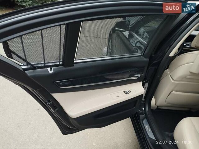Черный БМВ 7 Серия, объемом двигателя 4.39 л и пробегом 32 тыс. км за 31990 $, фото 10 на Automoto.ua