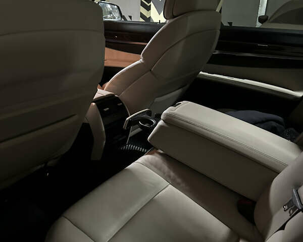 Черный БМВ 7 Серия, объемом двигателя 2.98 л и пробегом 179 тыс. км за 11900 $, фото 10 на Automoto.ua