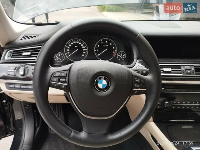 Черный БМВ 7 Серия, объемом двигателя 4.39 л и пробегом 32 тыс. км за 31990 $, фото 19 на Automoto.ua