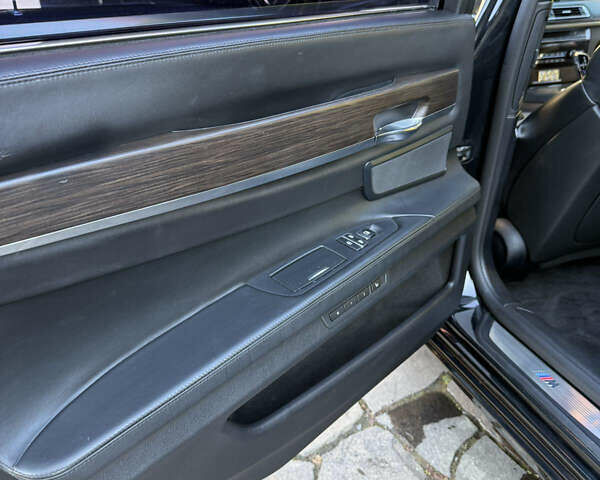 Черный БМВ 7 Серия, объемом двигателя 4.4 л и пробегом 260 тыс. км за 11900 $, фото 28 на Automoto.ua