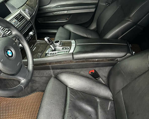 Черный БМВ 7 Серия, объемом двигателя 3 л и пробегом 260 тыс. км за 16500 $, фото 6 на Automoto.ua
