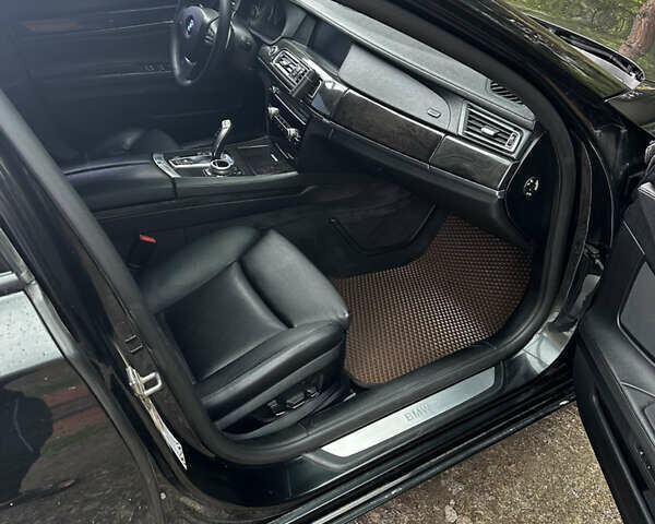Черный БМВ 7 Серия, объемом двигателя 3 л и пробегом 260 тыс. км за 16500 $, фото 10 на Automoto.ua