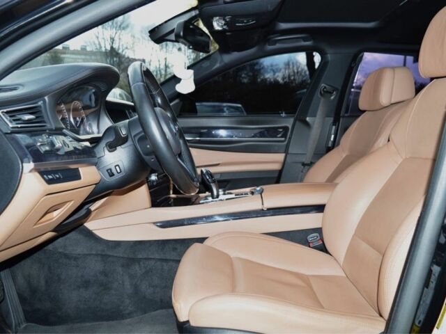 Черный БМВ 7 Серия, объемом двигателя 3 л и пробегом 199 тыс. км за 14000 $, фото 5 на Automoto.ua