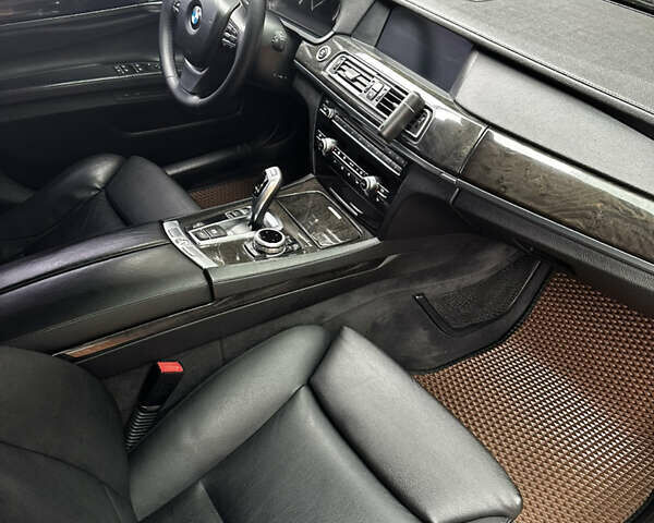 Черный БМВ 7 Серия, объемом двигателя 3 л и пробегом 260 тыс. км за 16500 $, фото 9 на Automoto.ua