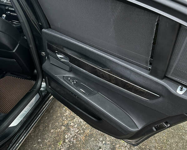 Черный БМВ 7 Серия, объемом двигателя 3 л и пробегом 260 тыс. км за 16500 $, фото 12 на Automoto.ua