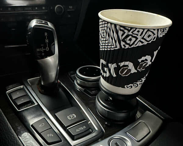 Черный БМВ 7 Серия, объемом двигателя 2.98 л и пробегом 147 тыс. км за 18000 $, фото 9 на Automoto.ua