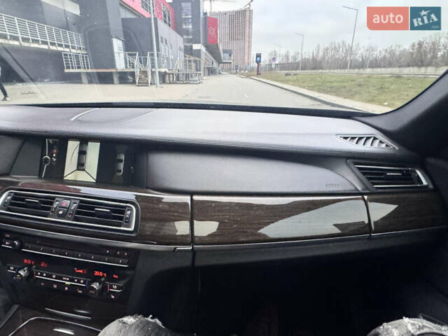 Черный БМВ 7 Серия, объемом двигателя 2.99 л и пробегом 278 тыс. км за 17500 $, фото 24 на Automoto.ua