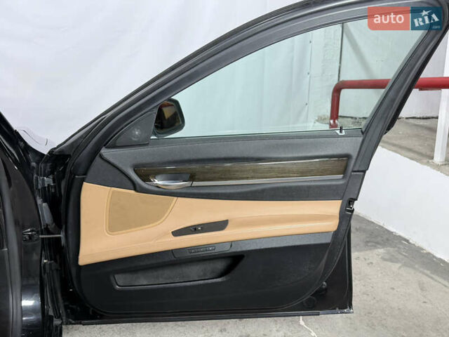 Черный БМВ 7 Серия, объемом двигателя 3 л и пробегом 200 тыс. км за 11200 $, фото 33 на Automoto.ua