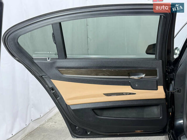 Черный БМВ 7 Серия, объемом двигателя 3 л и пробегом 200 тыс. км за 11200 $, фото 45 на Automoto.ua