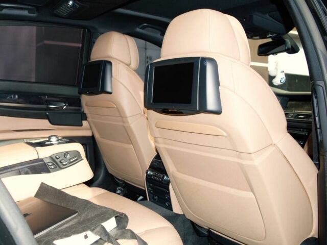 Черный БМВ 7 Серия, объемом двигателя 3 л и пробегом 199 тыс. км за 14000 $, фото 6 на Automoto.ua