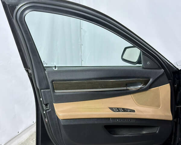 Черный БМВ 7 Серия, объемом двигателя 3 л и пробегом 200 тыс. км за 11200 $, фото 28 на Automoto.ua