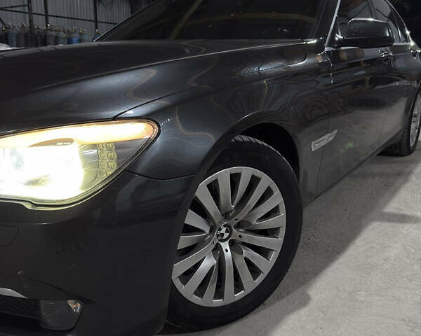 Черный БМВ 7 Серия, объемом двигателя 2.99 л и пробегом 230 тыс. км за 19000 $, фото 11 на Automoto.ua